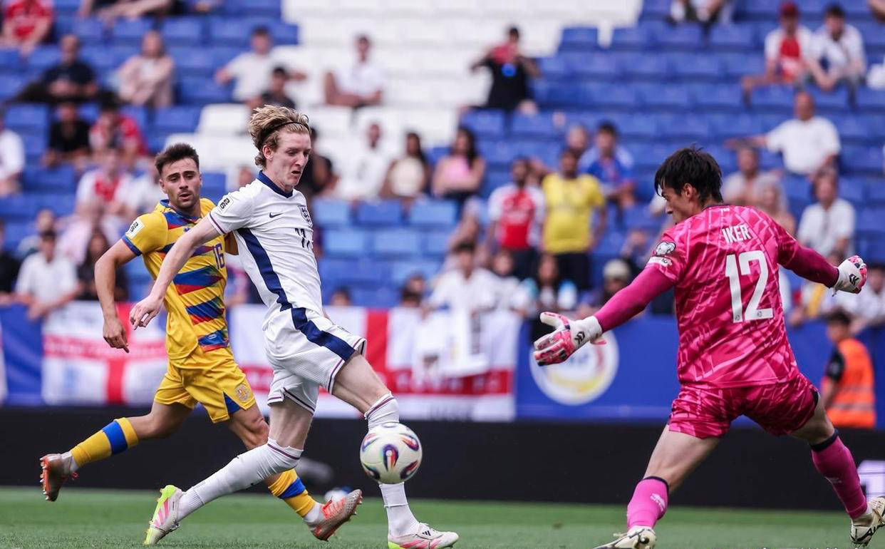 星空体育中国官网-荷兰不堪英格兰一击，三连败续堵的简单介绍