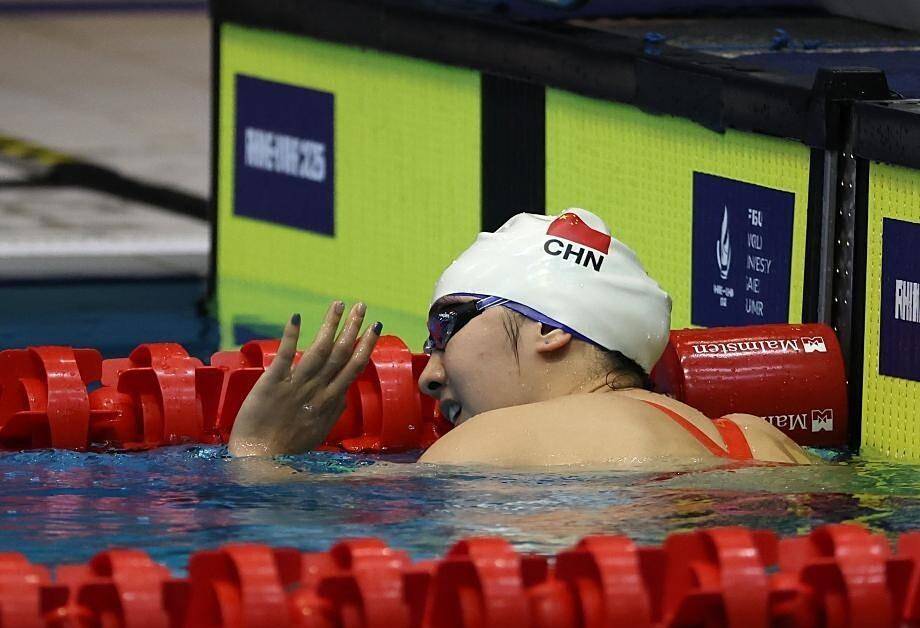 法国游泳选手突破自我夺冠！