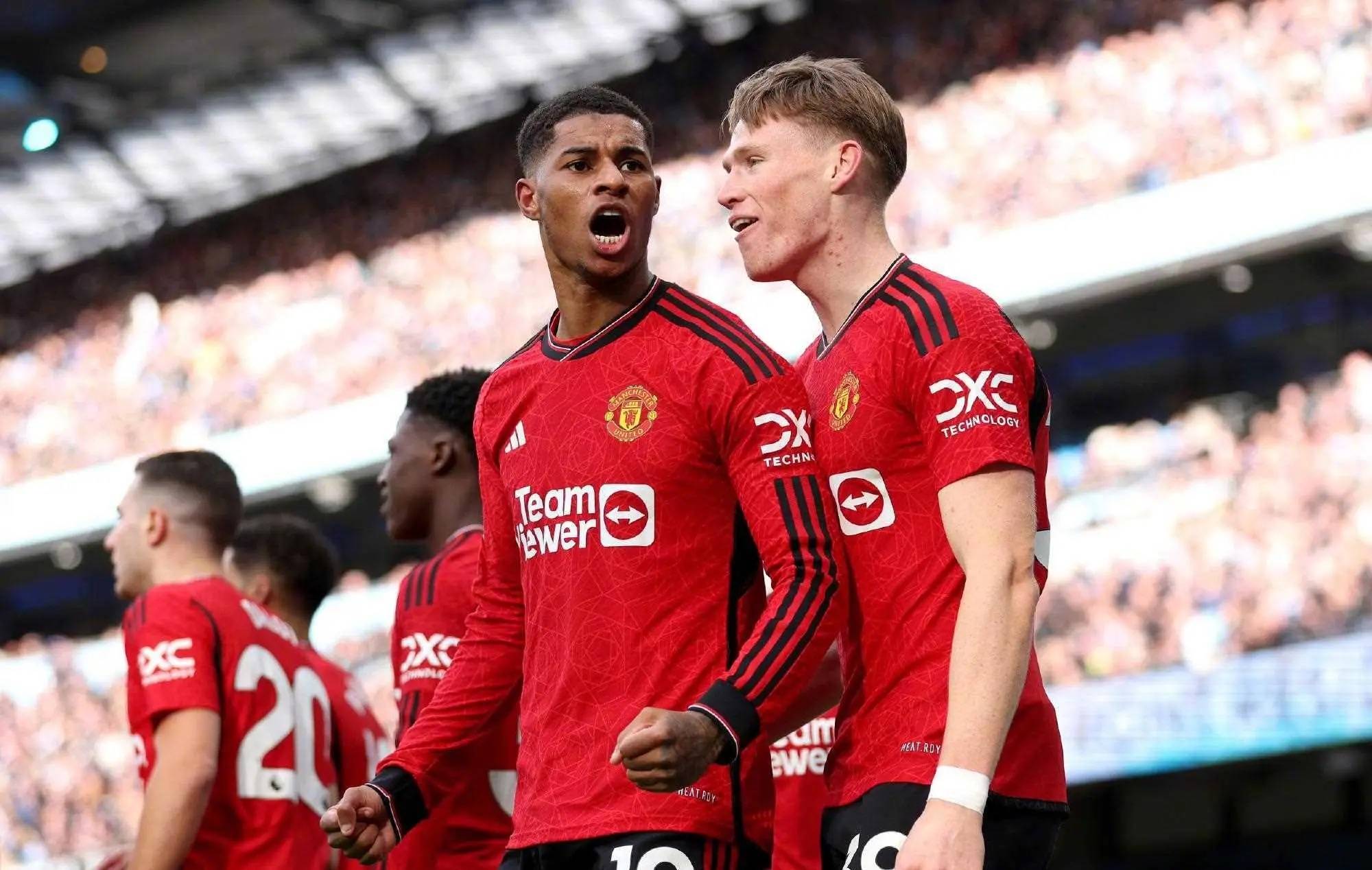 曼联前锋在比赛中攻入制胜球