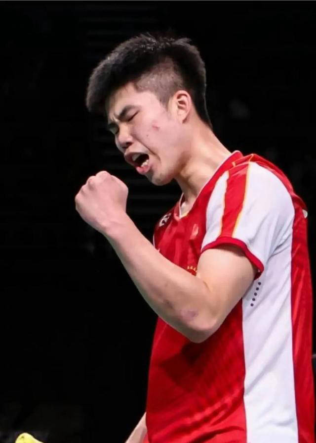 选手迎战激烈竞争，展示强大实力