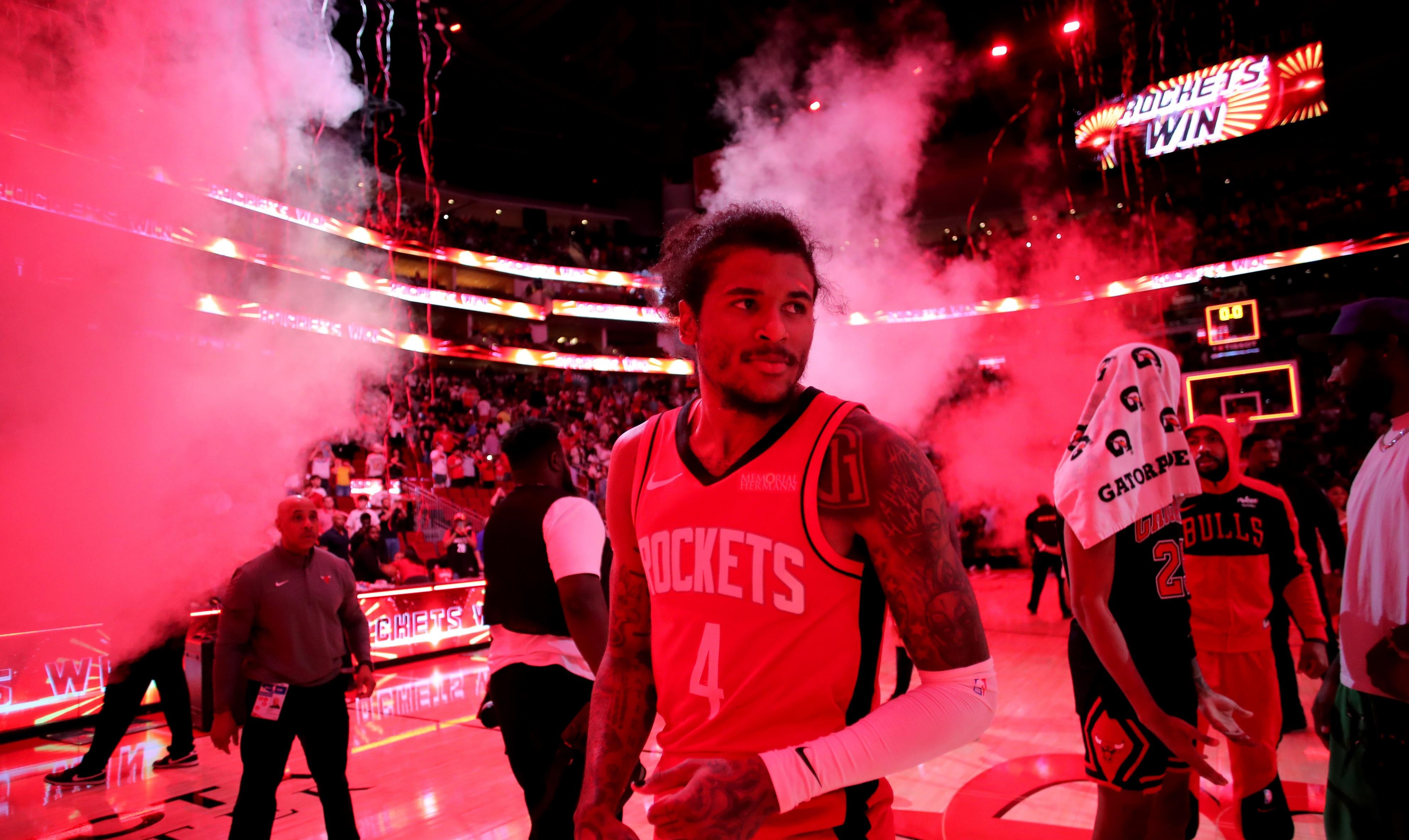 火箭胜马刺，西部前八争夺激烈