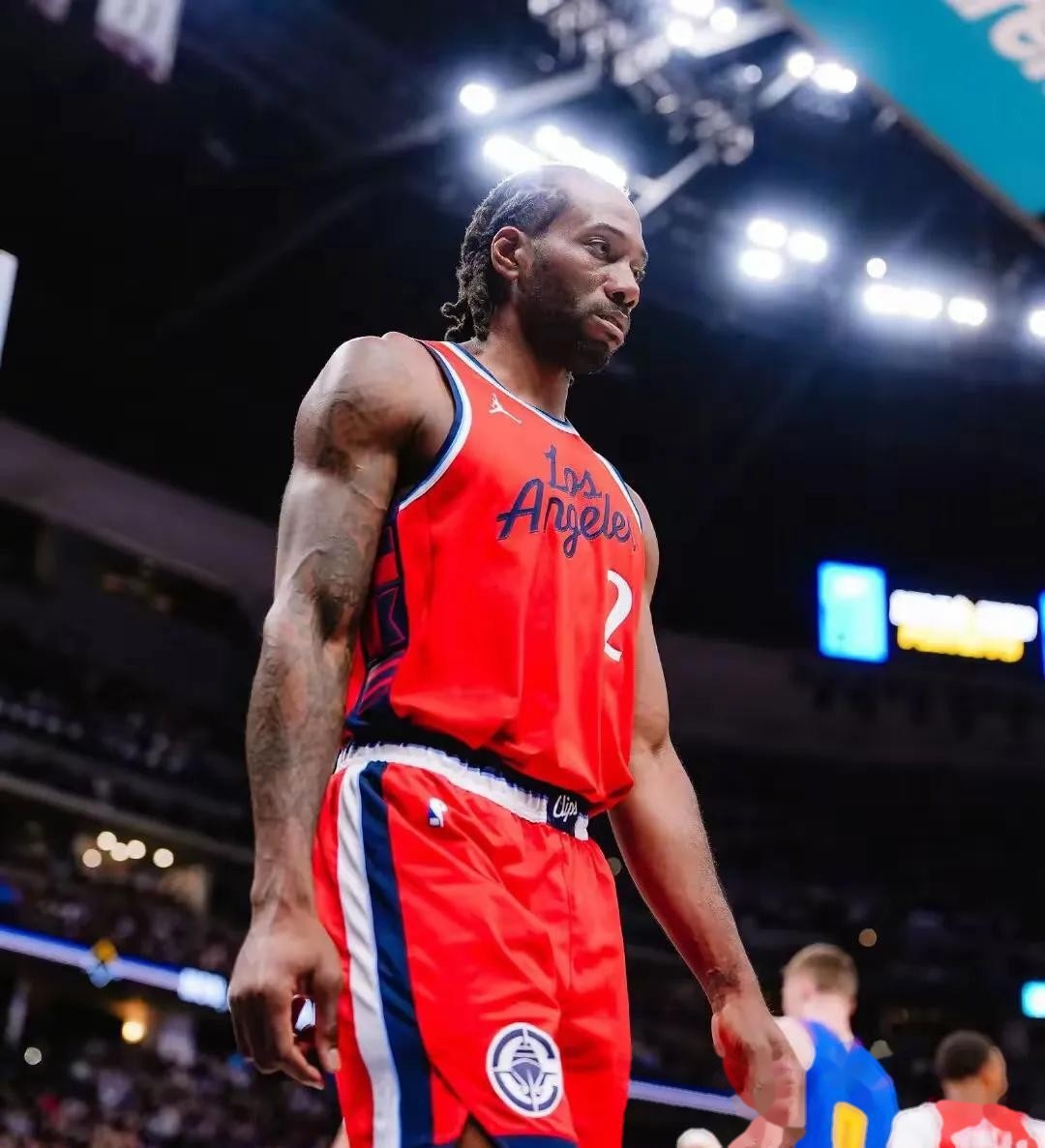 快船胜开拓者，莱昂纳德得到27分