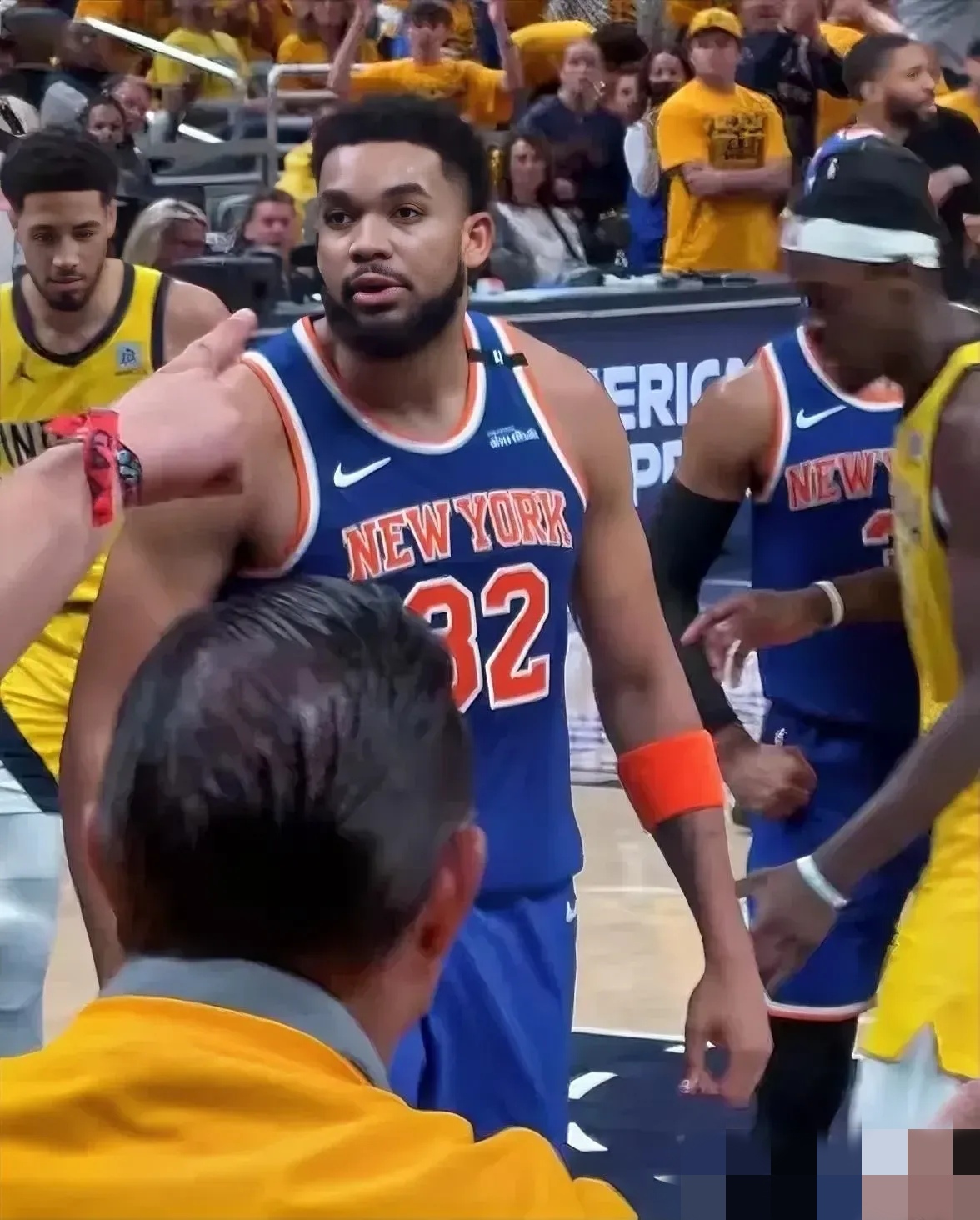 爵士逆转尼克斯,继续追赶西部前列的简单介绍 爵士逆转尼克斯,继续追赶西部前列的简单介绍