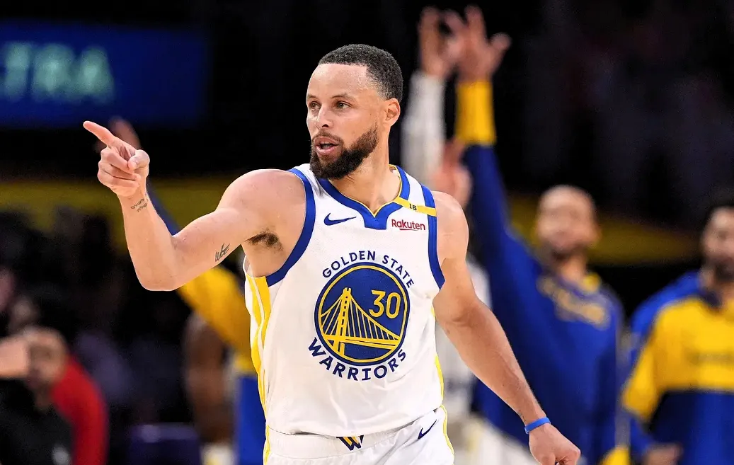 星空体育官网app-勇士轻松击败太阳，取得五连胜的简单介绍