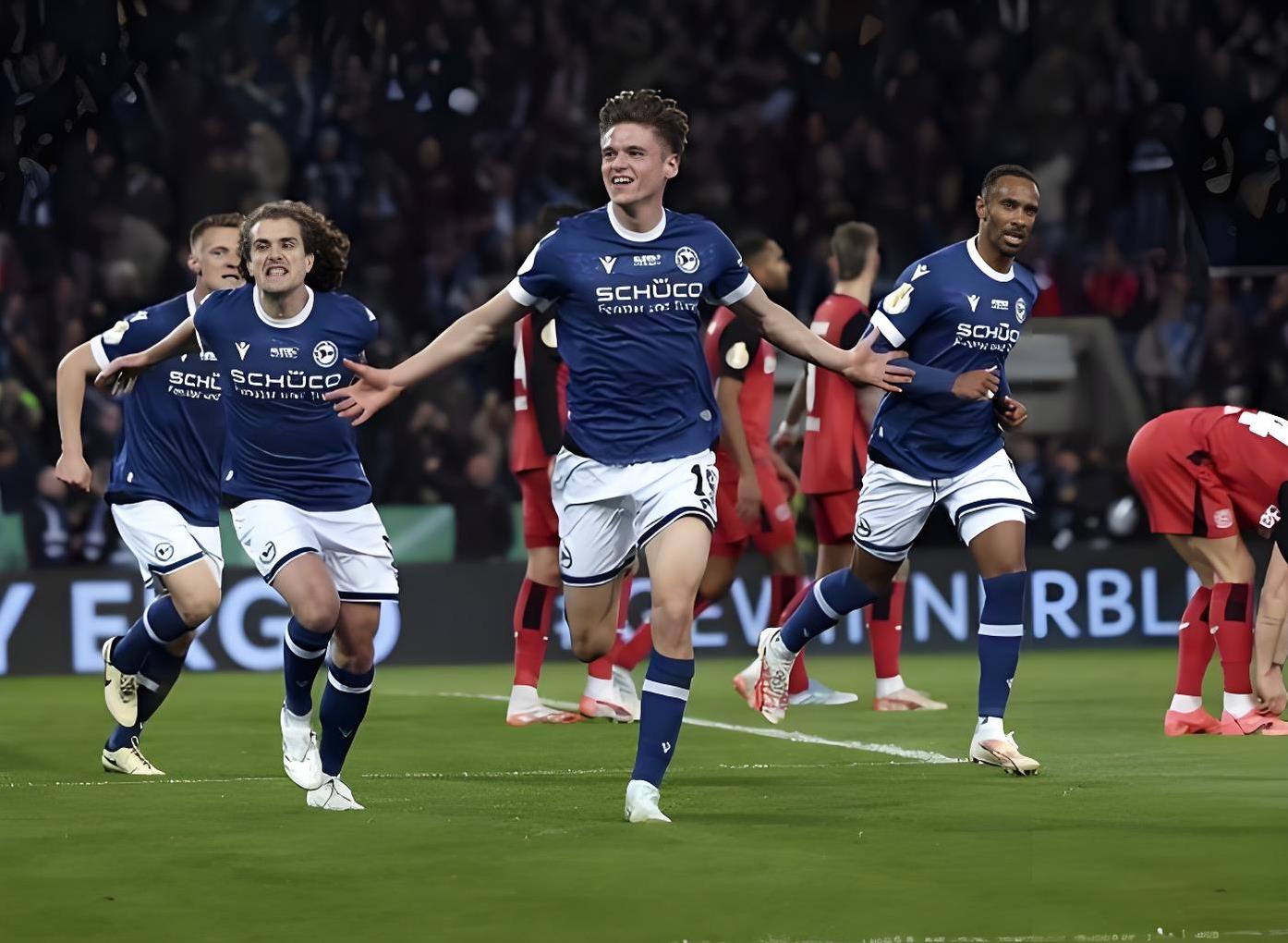 星空体育app-阿贾克斯主场-大胜皇家马德里，提前锁定出线的简单介绍