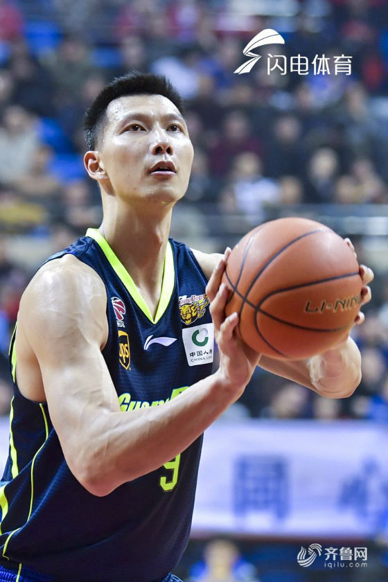 星空体育官方入口-爵士主帅康尼连胜被终结，球队需调整心态