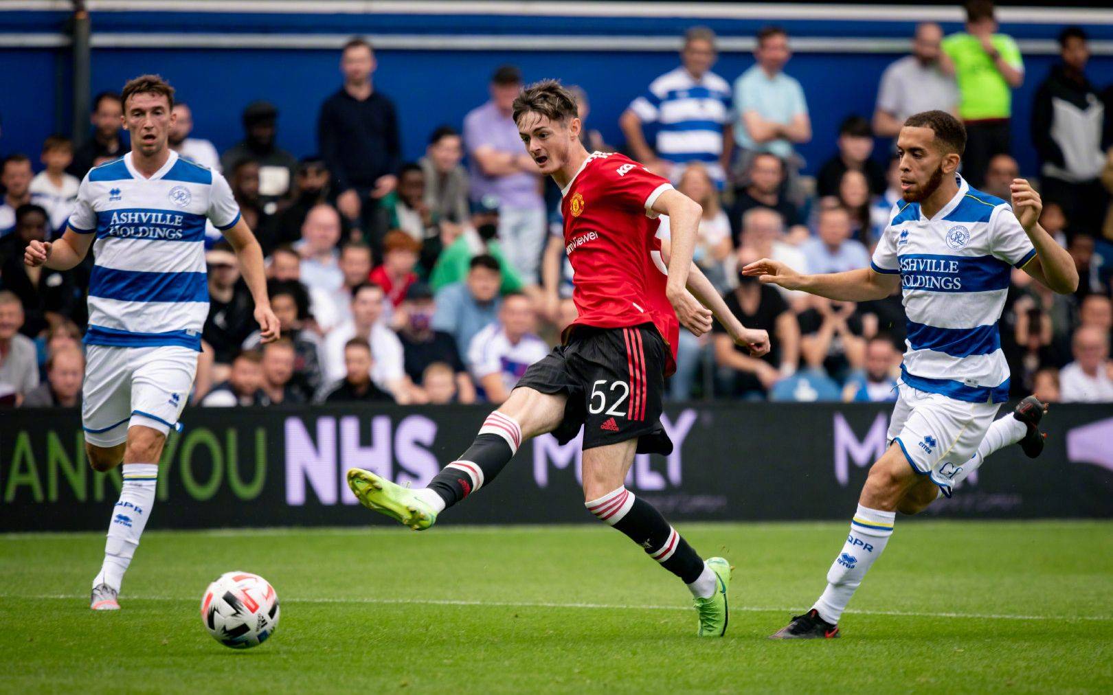 英冠女子足球联赛上演悬念对决 英冠女子足球联赛上演悬念对决