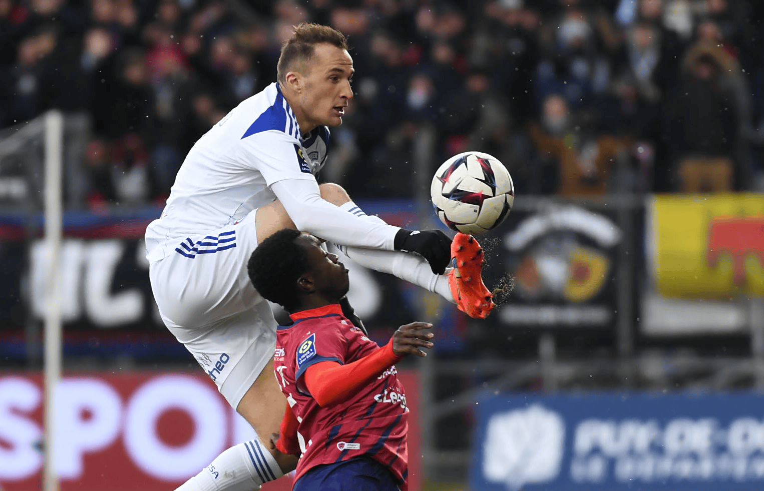 包含亚眠联赛连胜，法甲中游实力逐渐凸显的词条