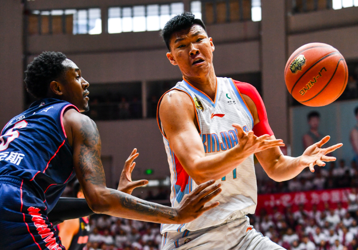 星空体育官方登录入口-上海白小将不负众望，连胜华南虎取得两连胜的简单介绍