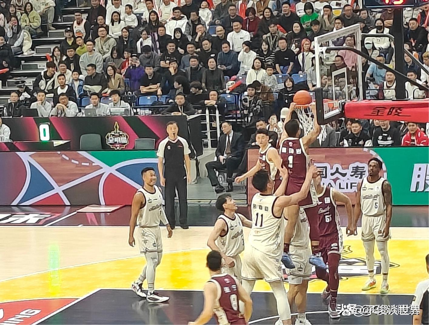 关于北区球员为晋级下一轮比赛而努力的信息