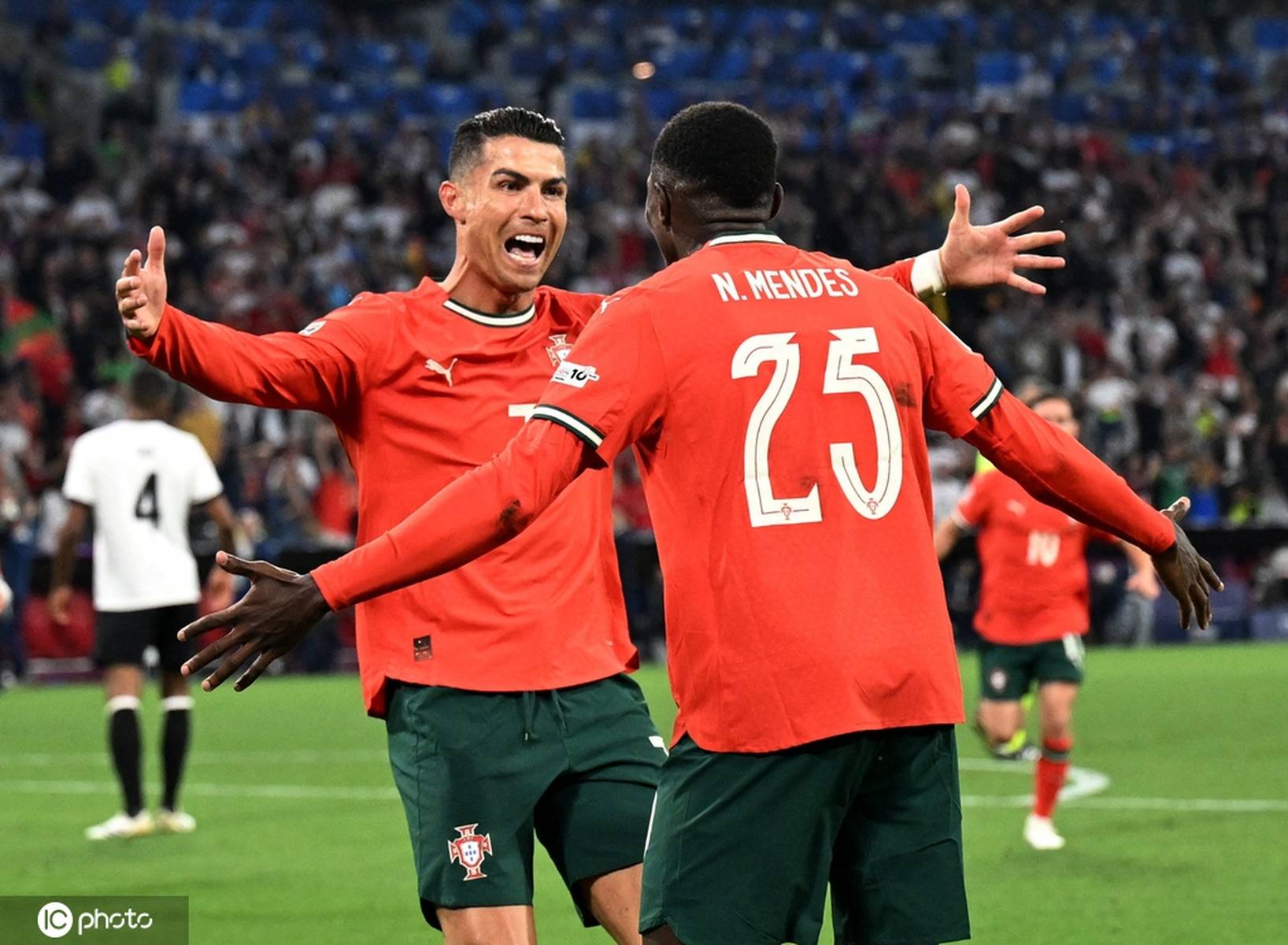 星空体育app-欧国联赛：谁将成功晋级下一轮比赛？